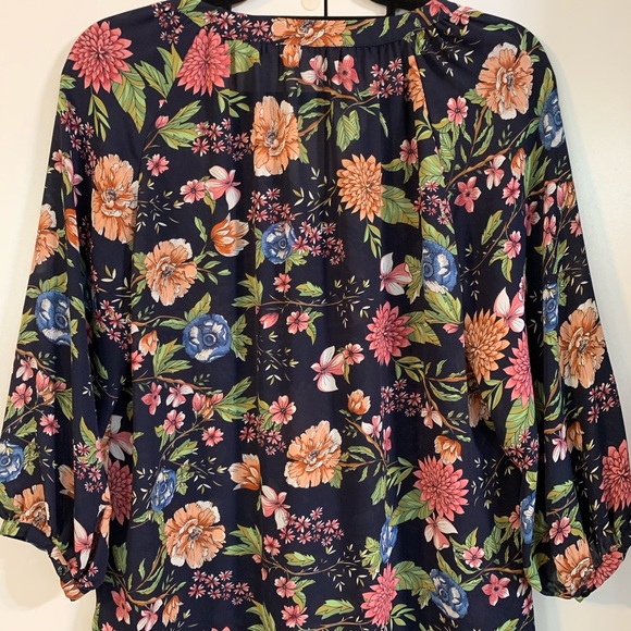 Violet & Claire floral blouse size Medium - Picture 5 of 8